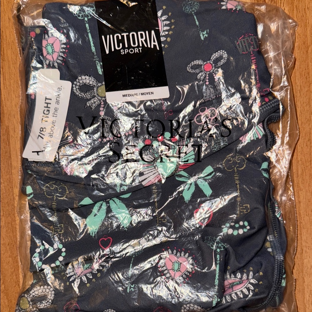 SOLD…Victoria's Secret Sport Limited Efitiom Navy Floral Leggings